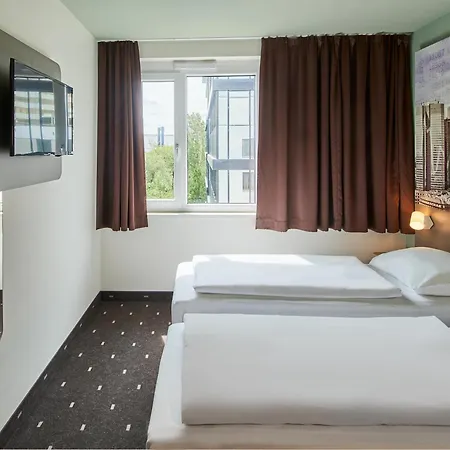 Hotel Frankfurt-west 3*