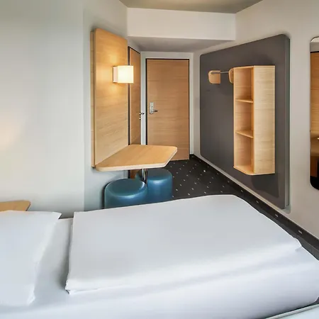 Hotel Frankfurt-west 3*