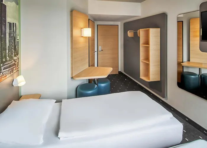 Hotel Frankfurt-west 3*